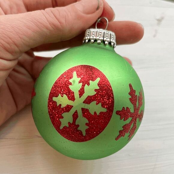 Vintage Green & Red Glass Ornaments Set of 6 Glittered Snowflake & Icicle - Picture 2 of 5